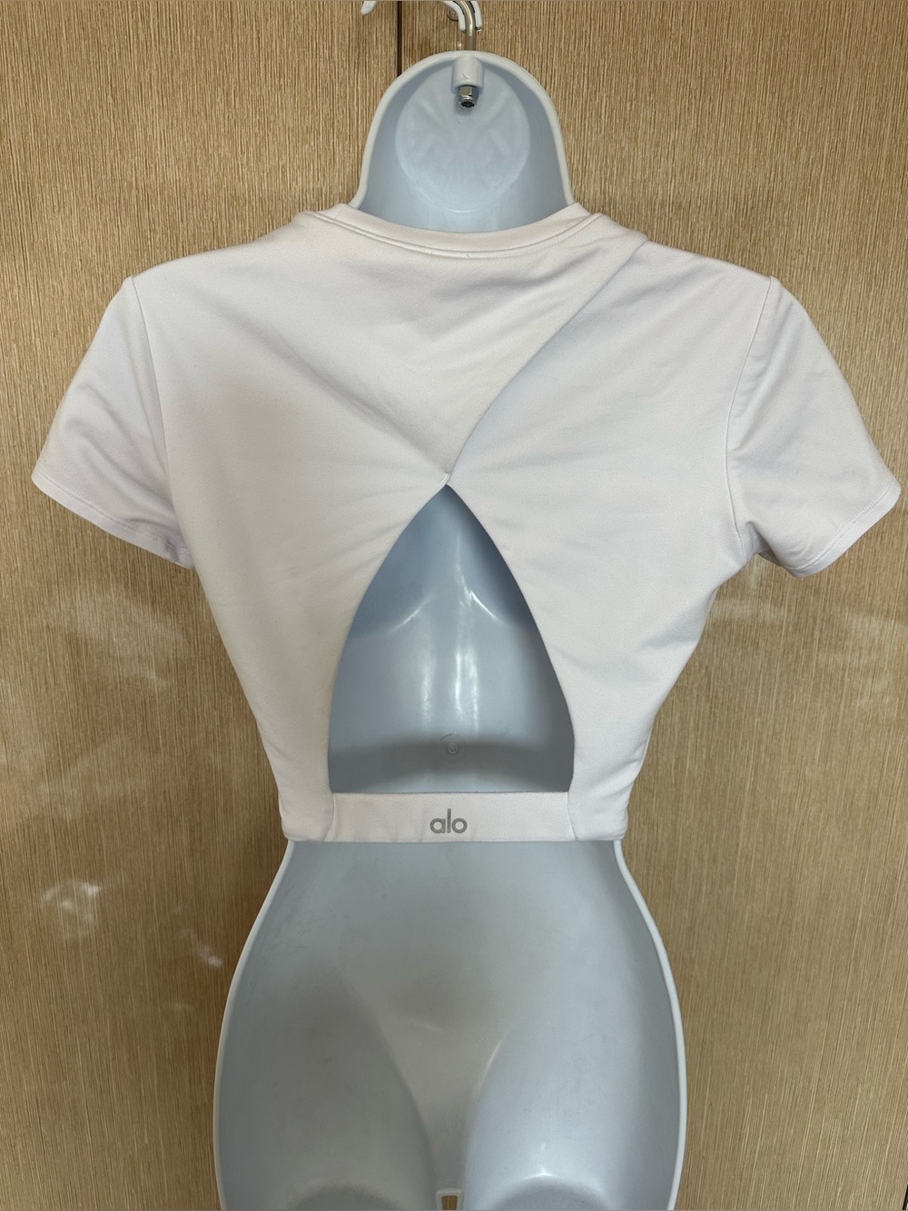 AUTHENTIC ALO YOGA White Open Back Cropped Top Short Sleeve Activewear Size S - Picture 4 of 10
